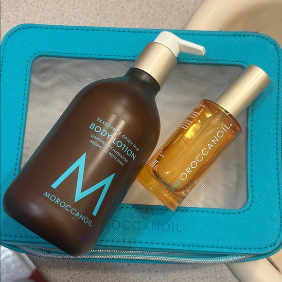 Moroccanoil Body Lotion & Dry Body Oil in Teal Zip Travel Case PLEASE READ - Picture 6 of 8